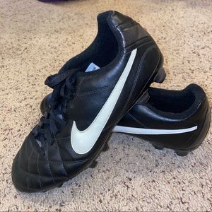 WORN ONCE NIKE BLACK CLEATS